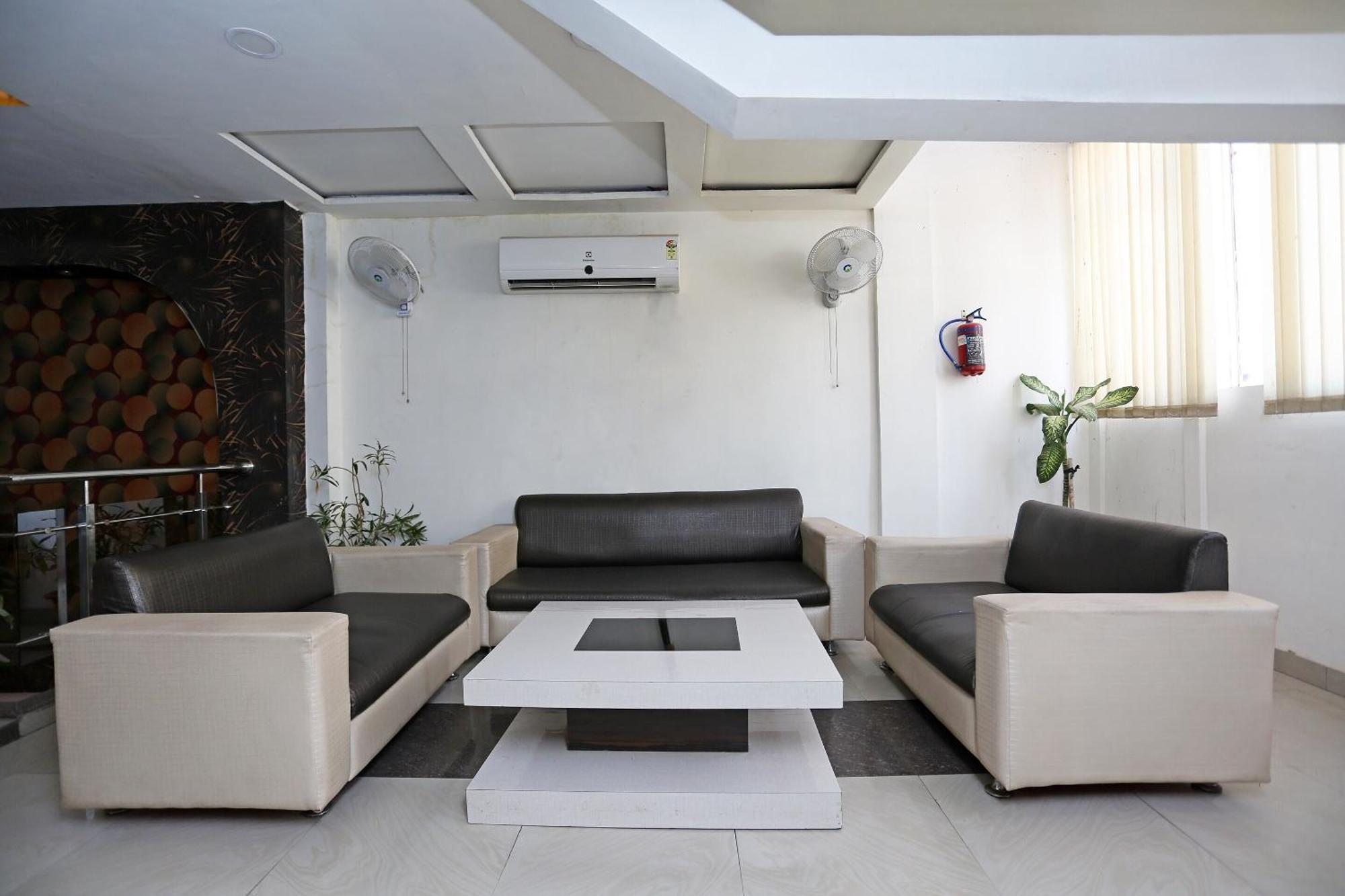 Super Oyo Flagship 4957 Hotel China Town Bhairaun Ghat Exterior photo