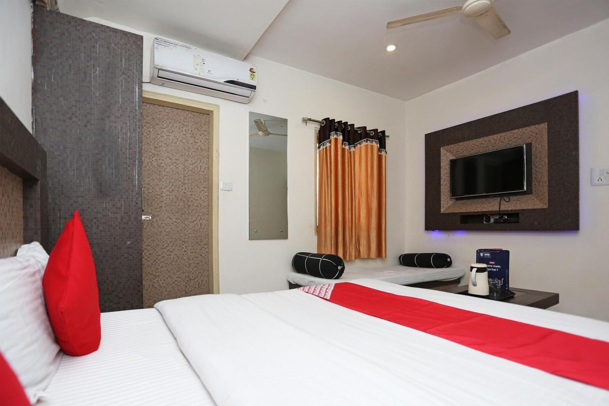 Super Oyo Flagship 4957 Hotel China Town Bhairaun Ghat Exterior photo
