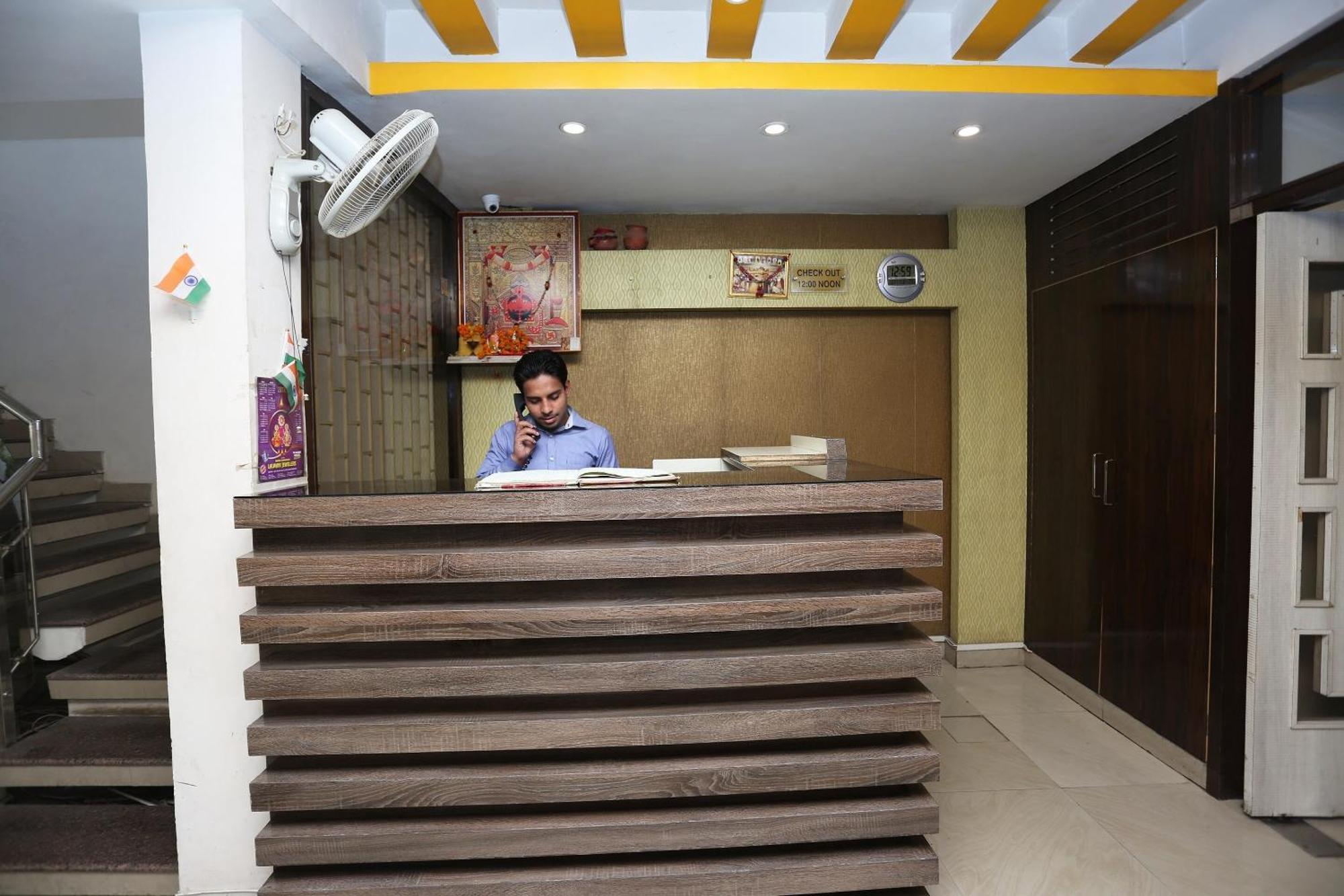 Super Oyo Flagship 4957 Hotel China Town Bhairaun Ghat Exterior photo